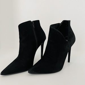 STEVE MADDEN Decoy Black Suede Ankle Boot, Size 7